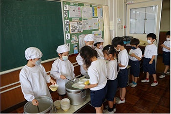 La comida escolar en Japón